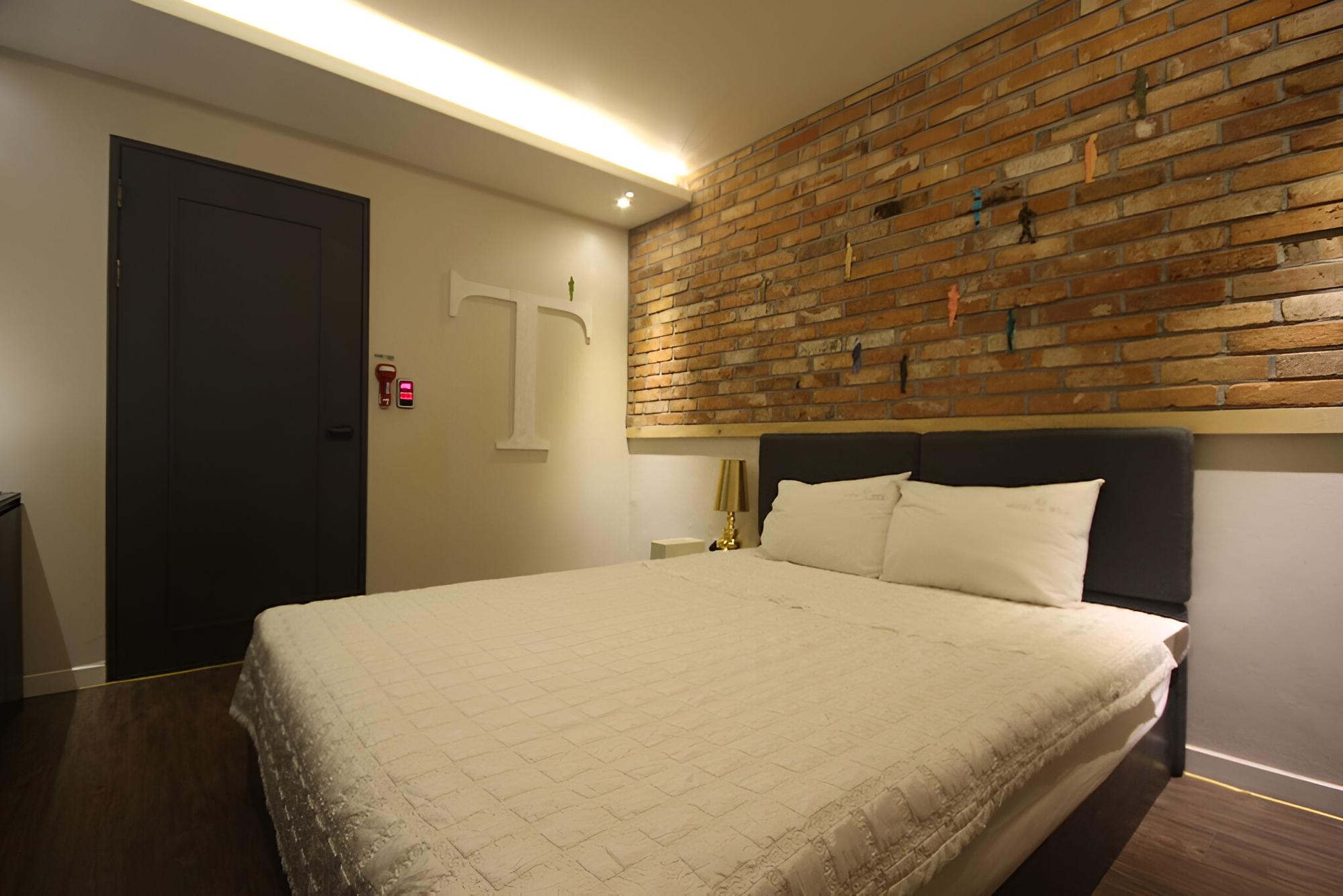 Room (Standard (breakfast provided (toast/c) - Photo 13
