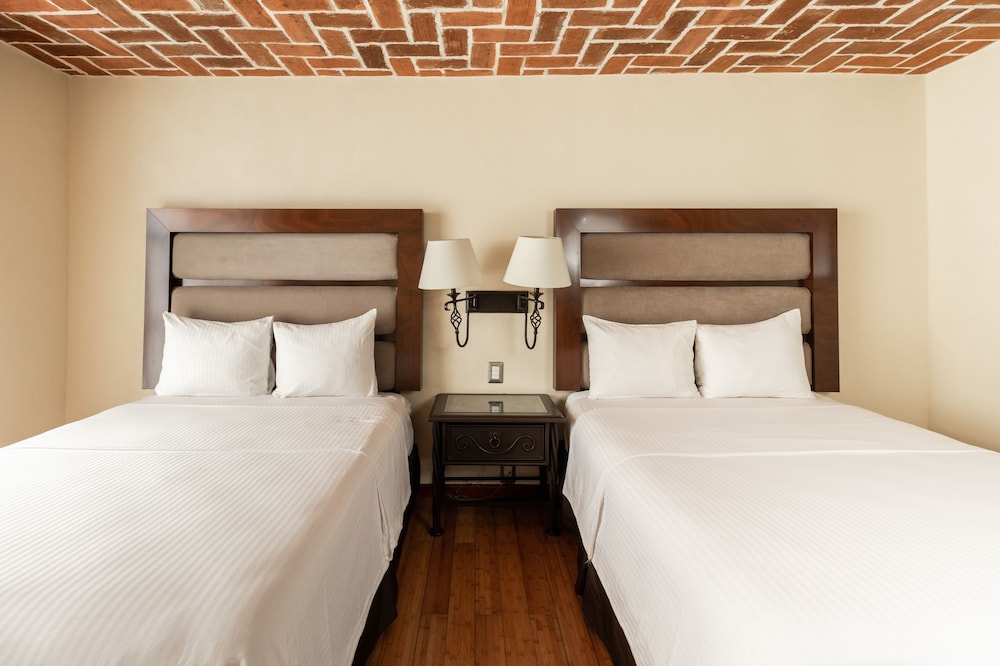 Deluxe Double Room - Photo 23