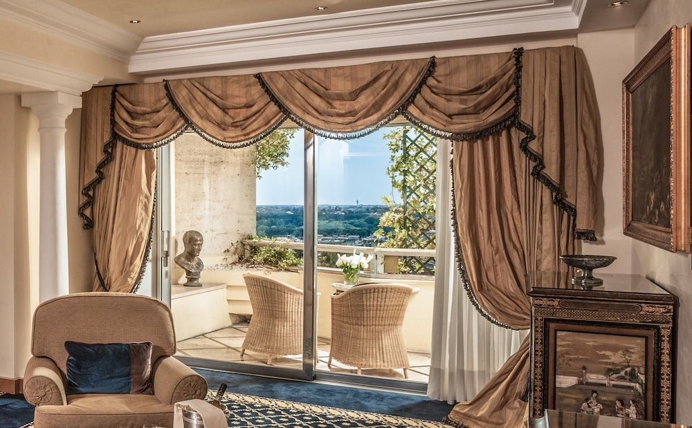 Signature Suite, 1 King Bed (Napoleon Suite