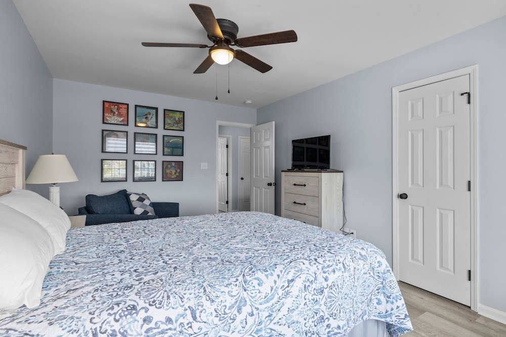 Condo, 2 Bedrooms photo 2