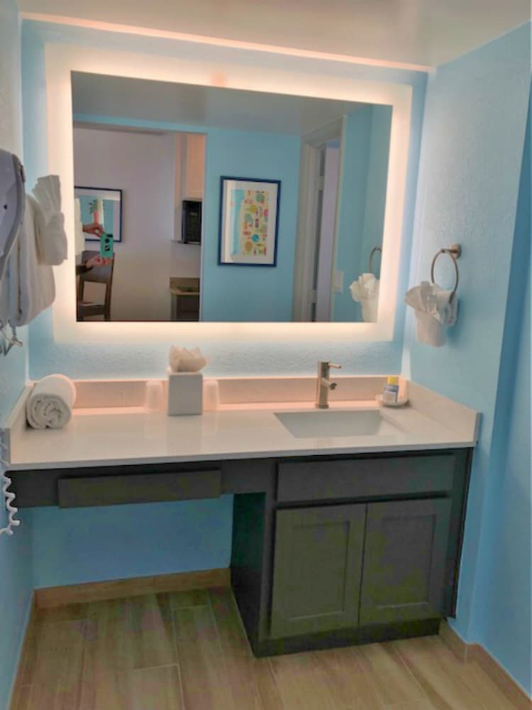 Premium Room, 2 Queen Beds, Kitchen, Beach View (Gulf Front) - Photo 4