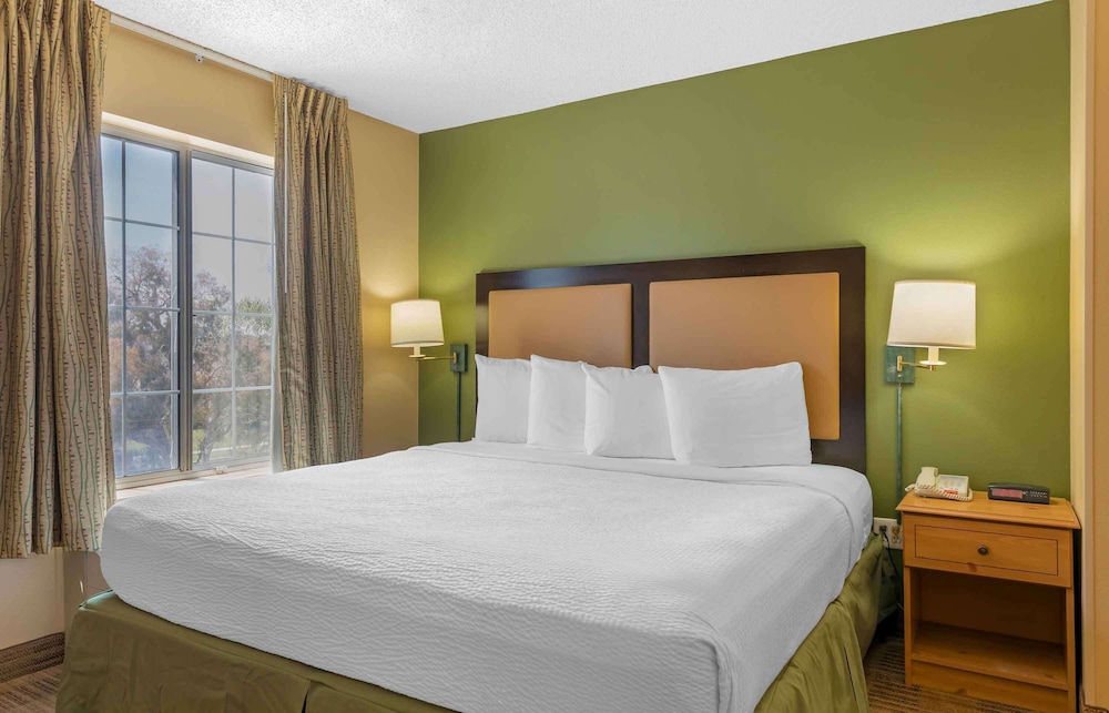 Deluxe Studio, 1 King Bed with Sofa bed, Non Smoking - Photo 1