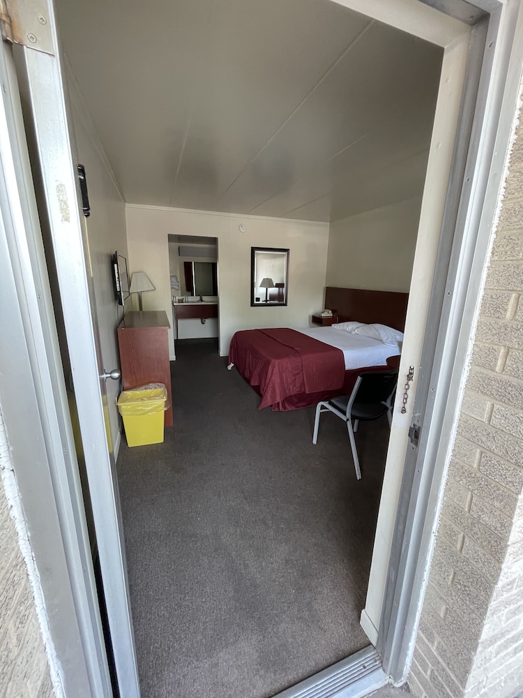 1 Queen Bed, Non Smoking - Photo 4