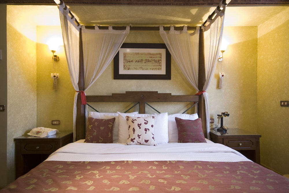 Deluxe Suite, 1 King Bed, Non Smoking, Balcony