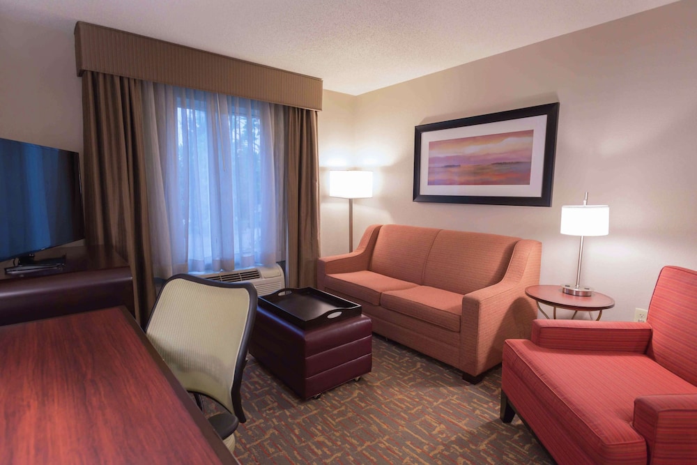 Suite, 1 Bedroom - Photo 2