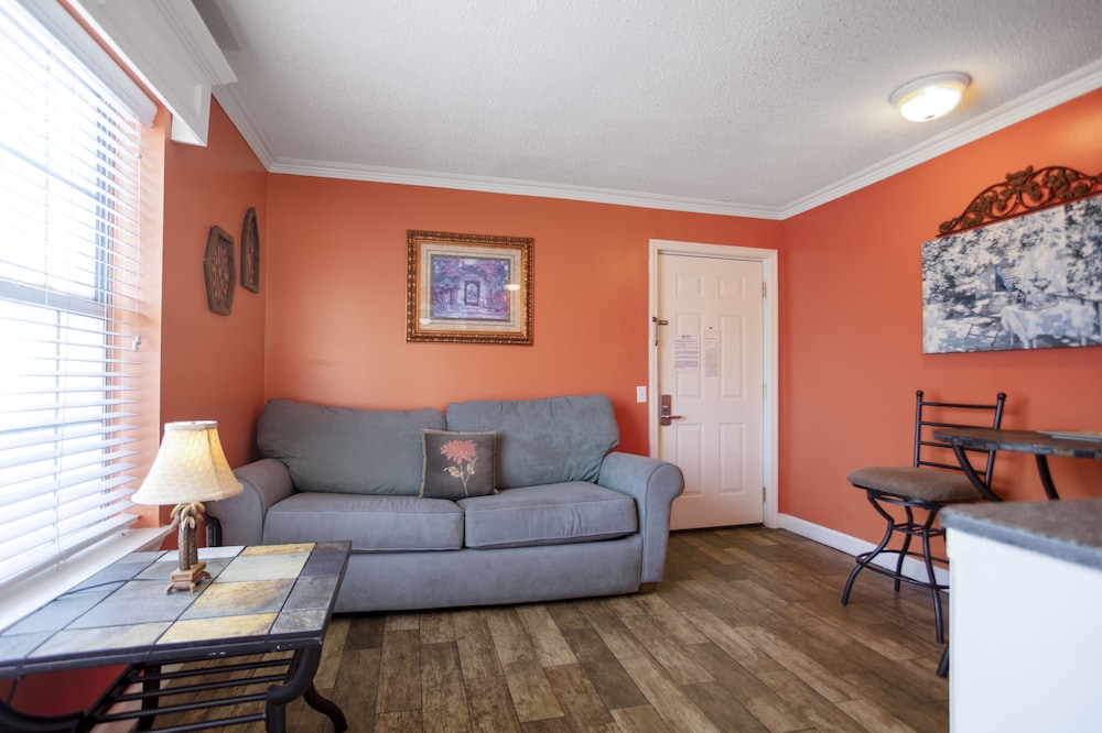 Suite, 1 Bedroom, Balcony, Pool View, Jetted Tub, Non Smoking - Photo 4