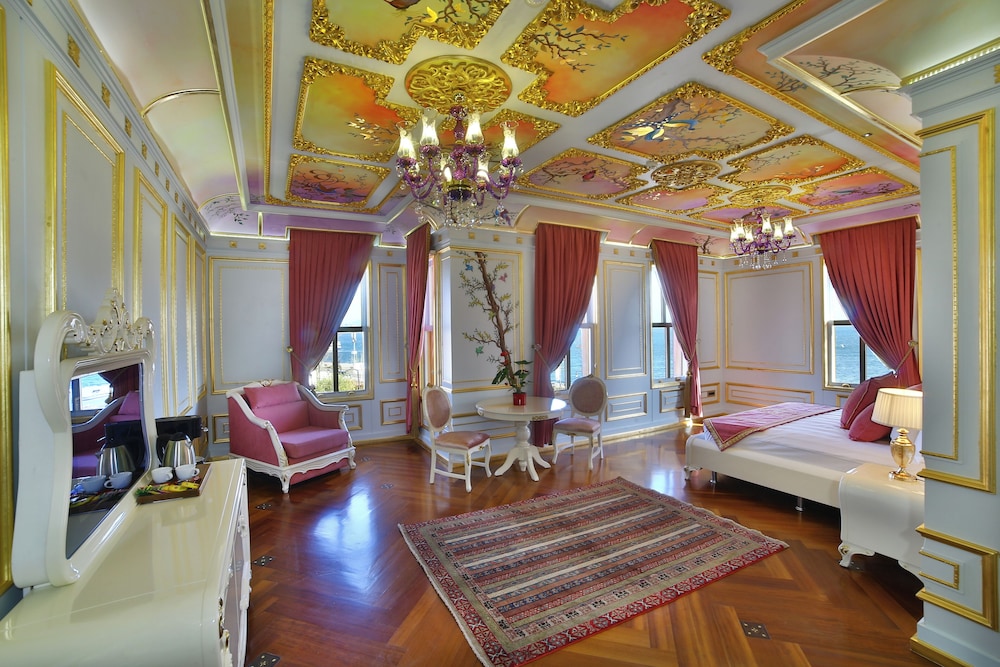 Mansion King suite with Free Spa Access (Self use & Shared) photo 1