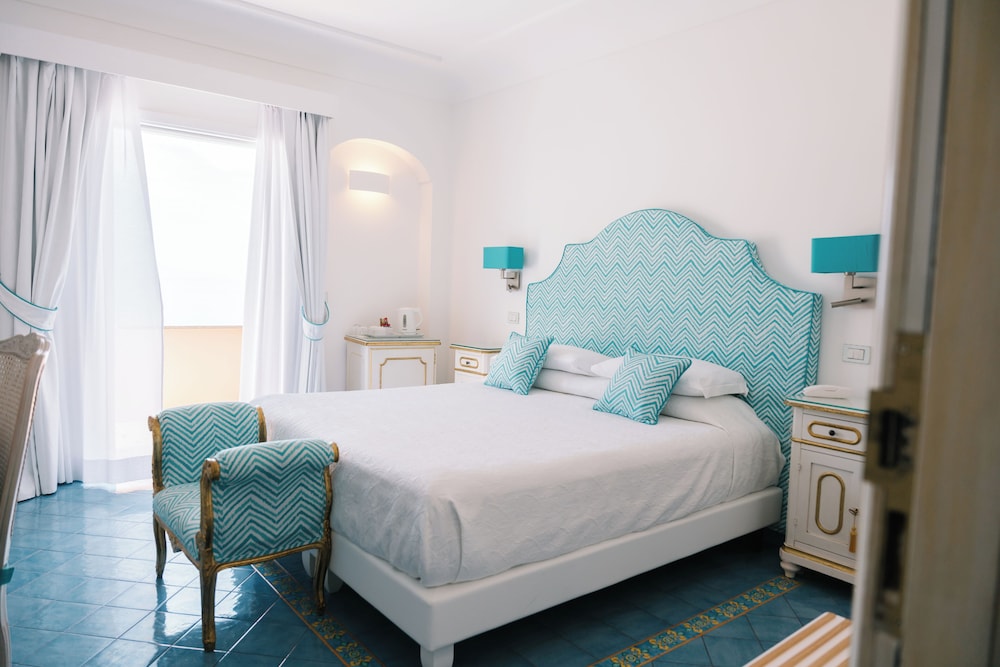 Deluxe Double or Twin Room, Terrace, Sea View - Photo 10