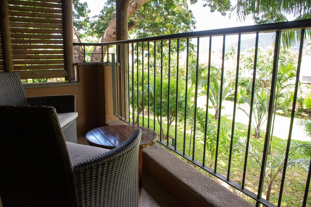 Deluxe Room, Multiple Beds (Deluxe Garden View Room) - Photo 4