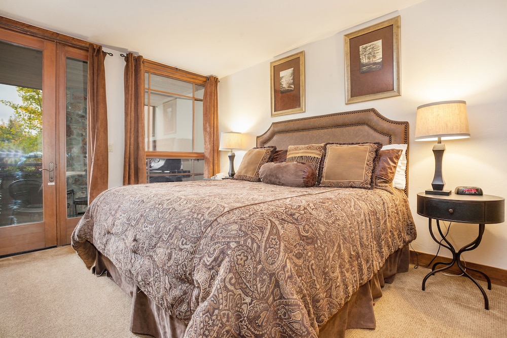 Condo, 2 Bedrooms, 2 Bathrooms - Photo 3