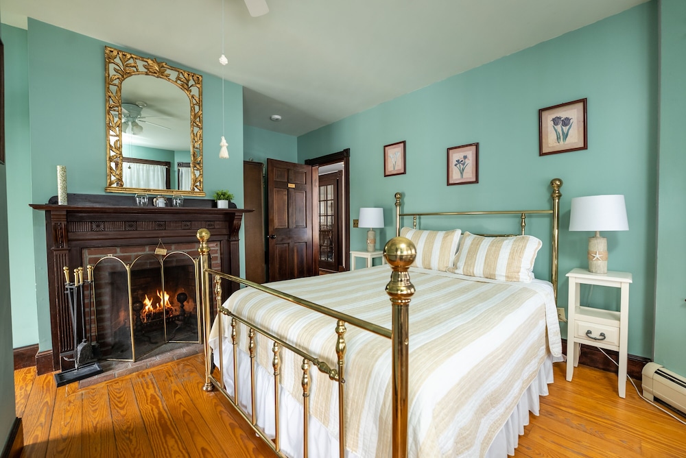Premium Room, 1 Queen Bed photo 2