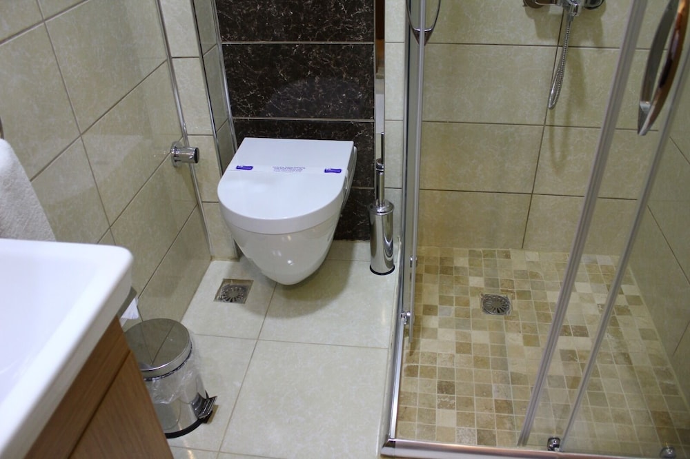 Standard Triple Room, City View photo 2