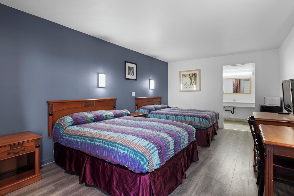 Basic Room, 2 Double Beds