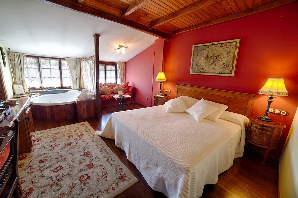 Superior Suite - Photo 3
