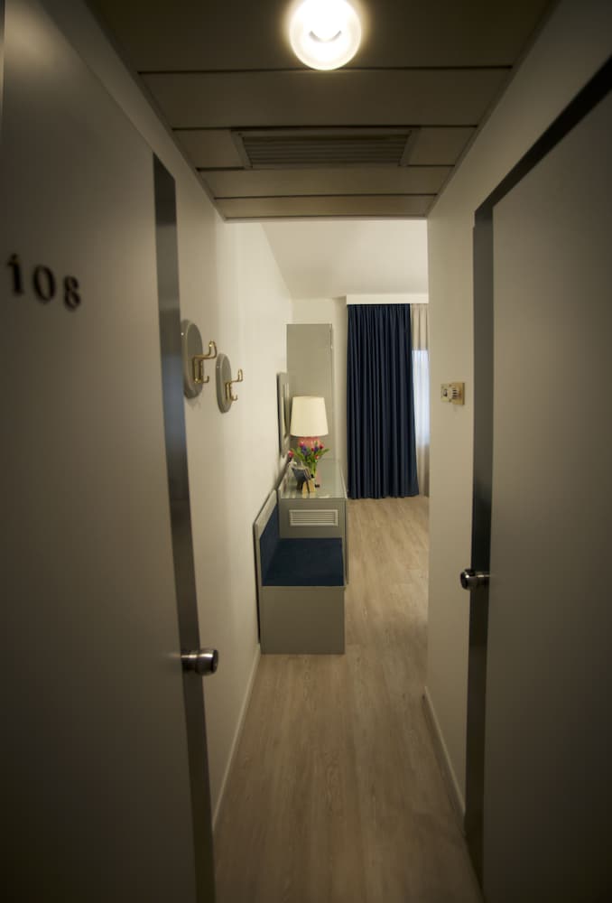 Basic Double Room Single Use - Photo 3