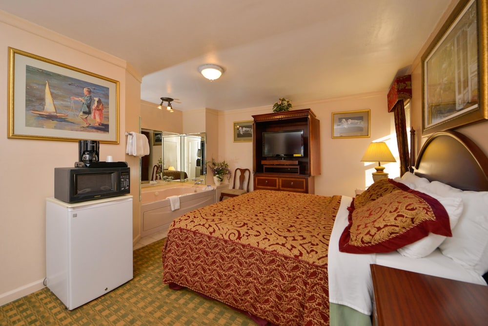 Suite, 1 King Bed, Non Smoking, Jetted Tub photo 2