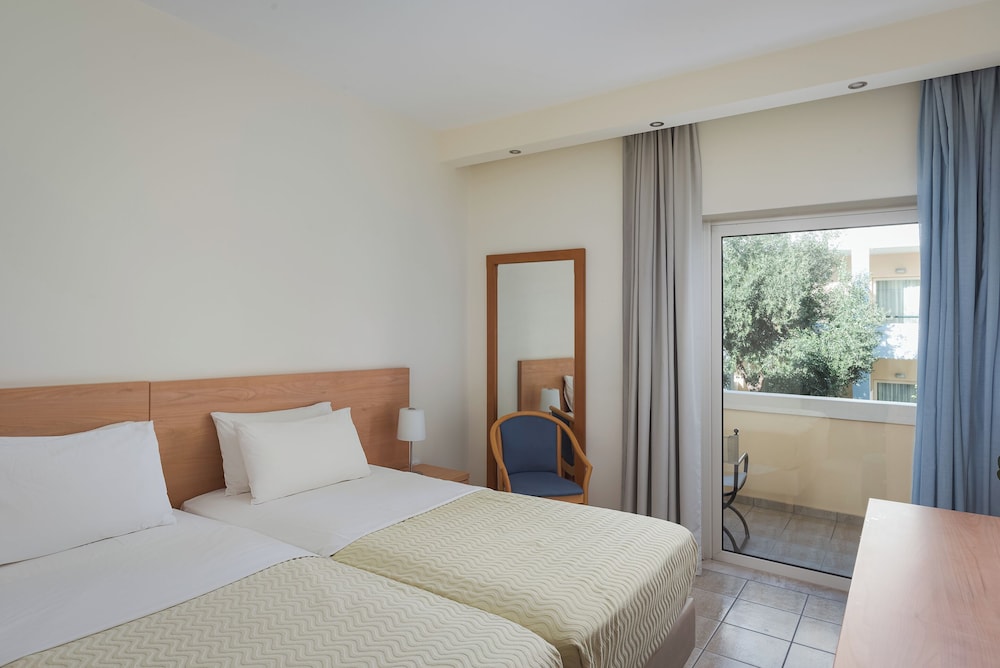 Twin Room - Photo 5