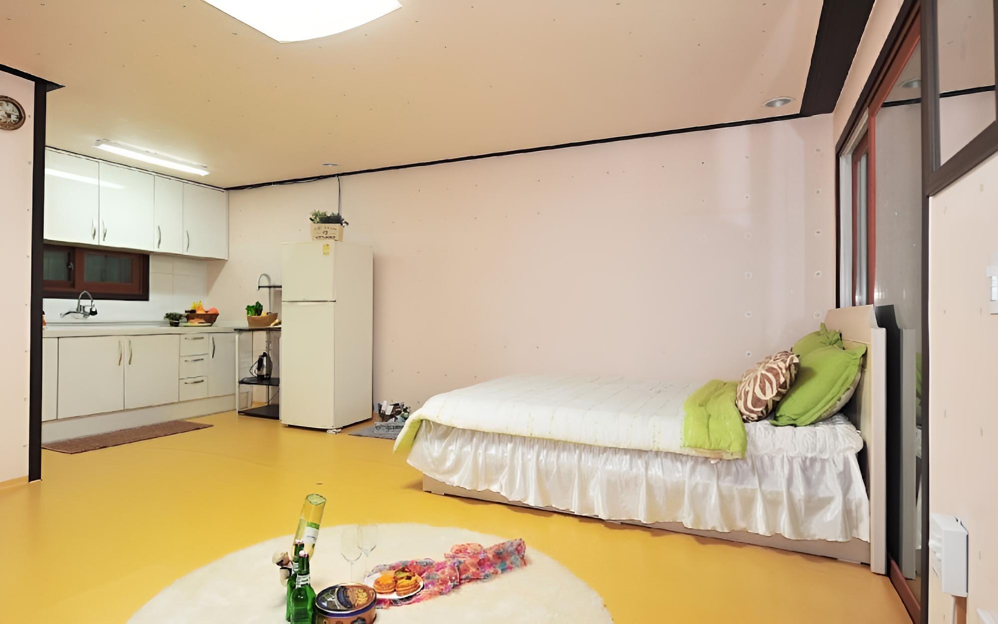Room (Annex B)