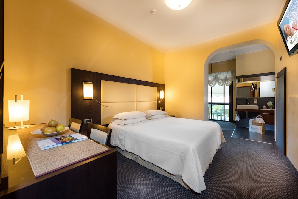 Superior Double or Twin Room photo 3