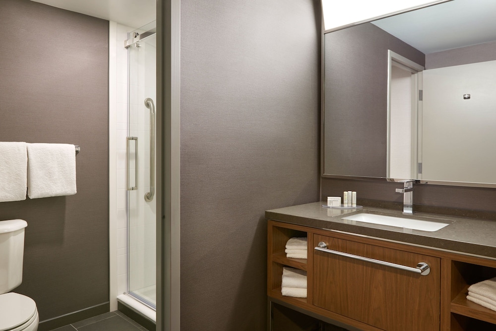 Room, Multiple Beds - Photo 6