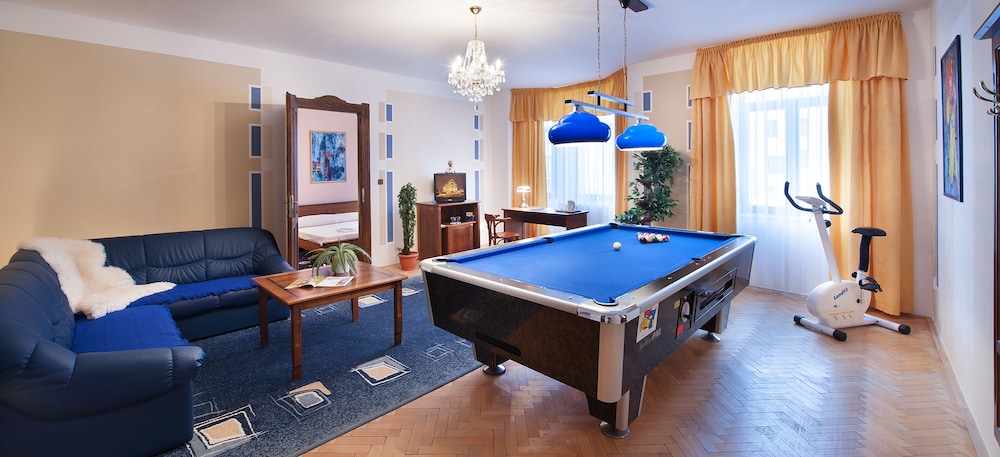 Exclusive Suite, Bathtub, City View (with Billiard)