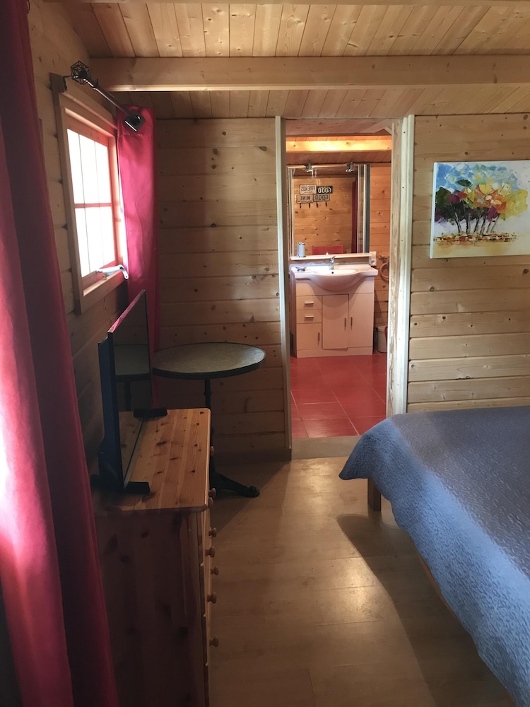 Standard Chalet, Ensuite, Pool View
