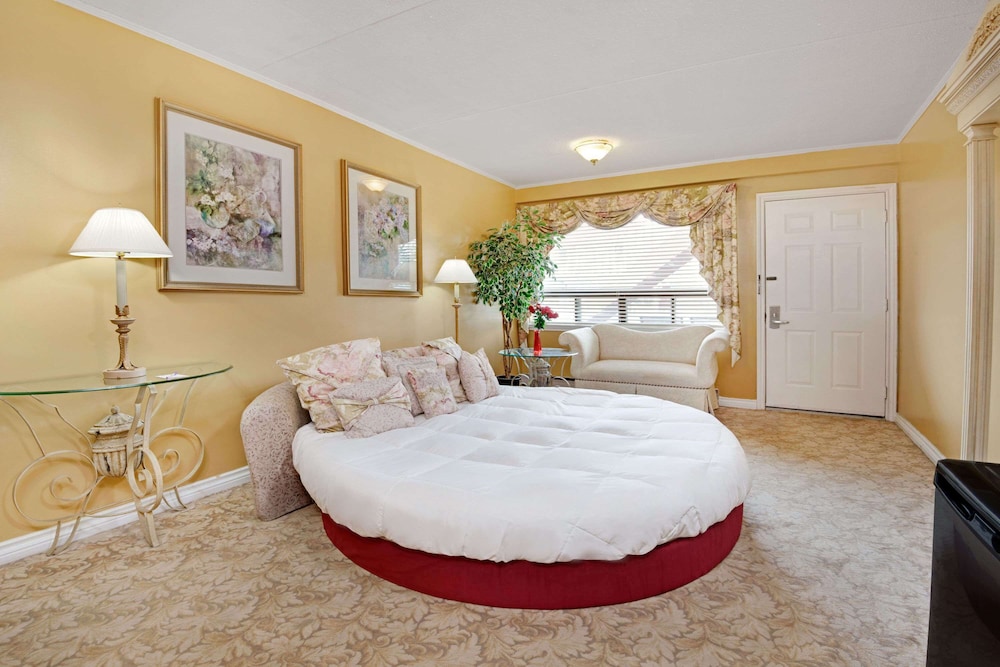 Honeymoon Suite photo 1