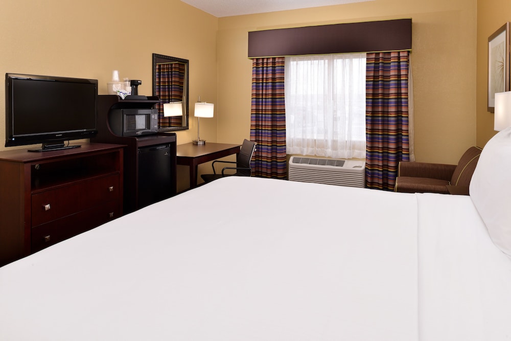 Standard Room, 1 King Bed - Photo 1