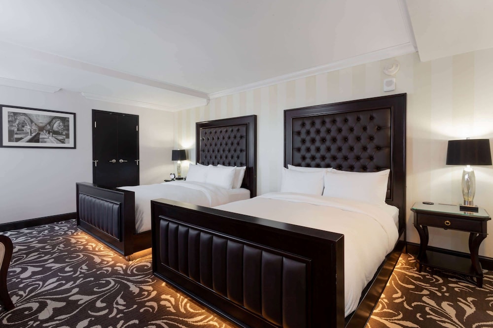 Deluxe Room, 2 Queen Beds, Non Smoking - Photo 1
