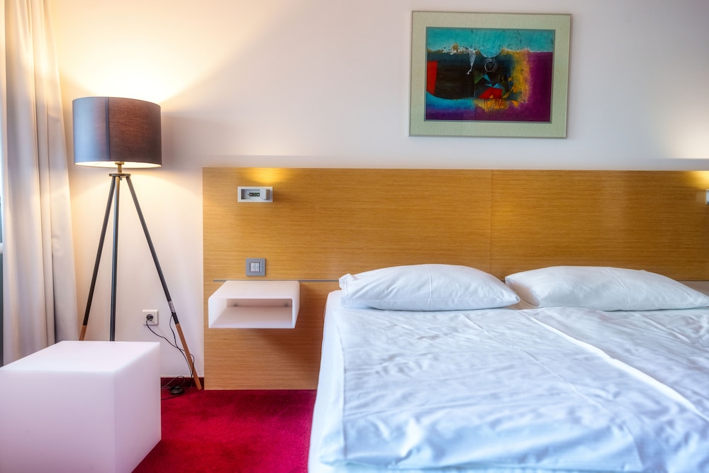 Double or Twin Room - Photo 9