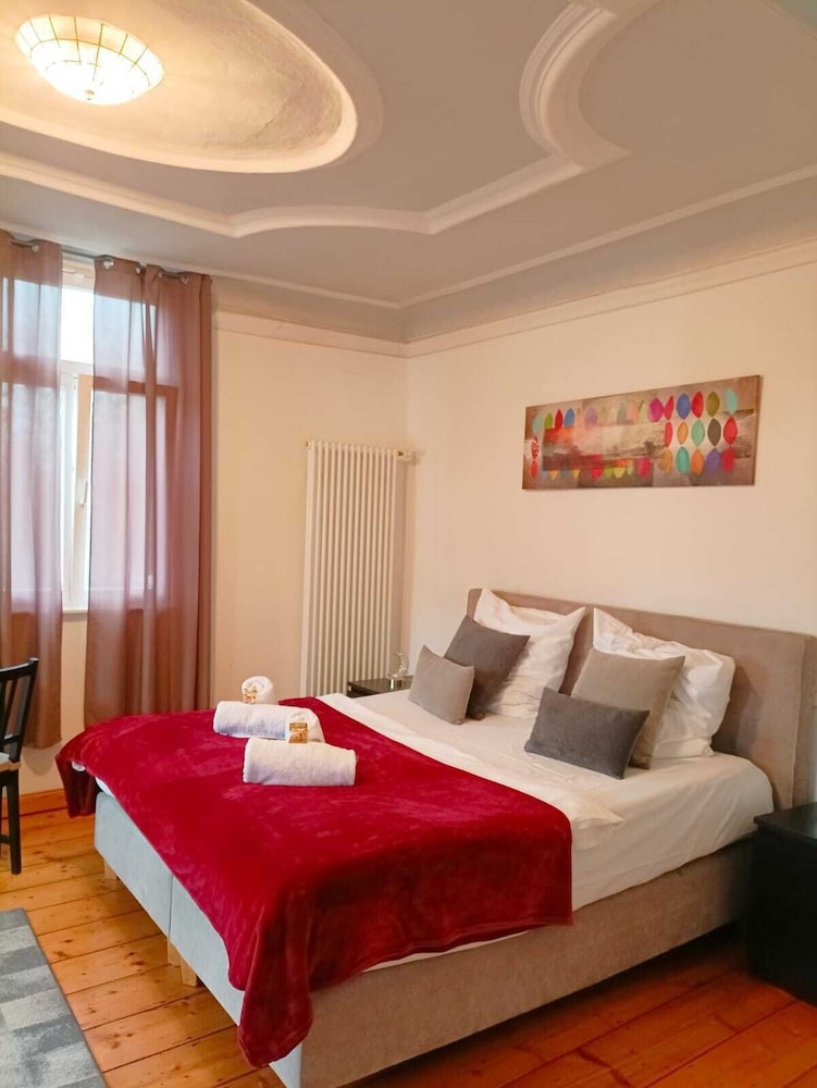 Superior Double Room, Private Bathroom, City View (Erker) photo 3