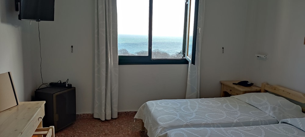 Economy Twin Room photo 1