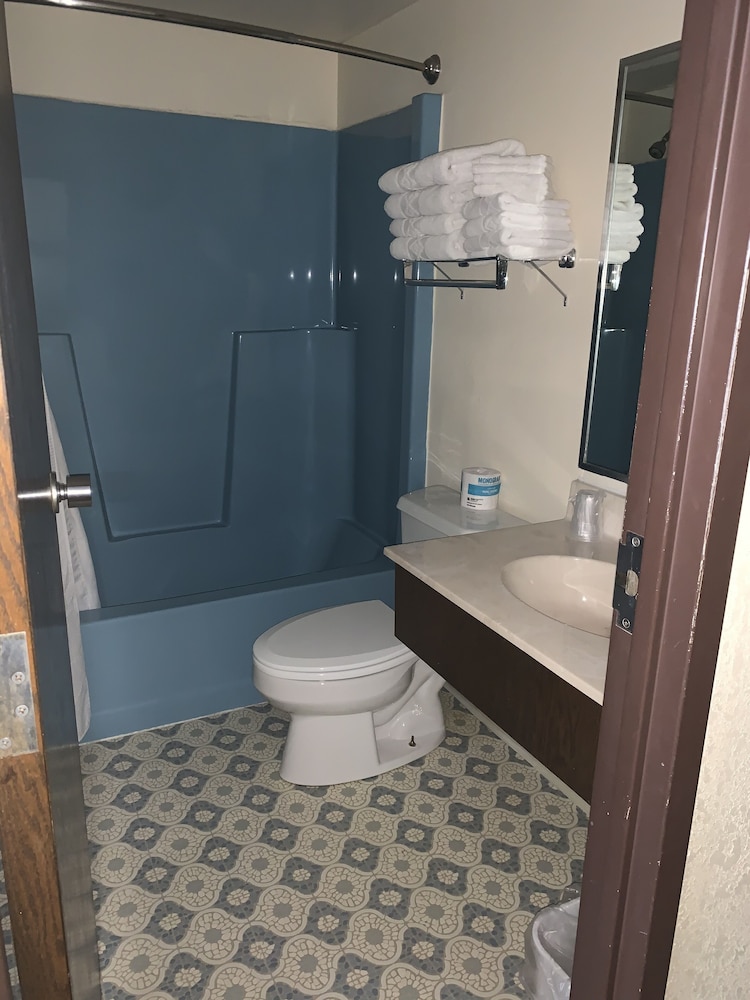 Standard Room, 2 Queen Beds, Non Smoking - Photo 5