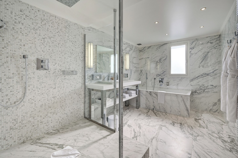 Premium Suite - Photo 5