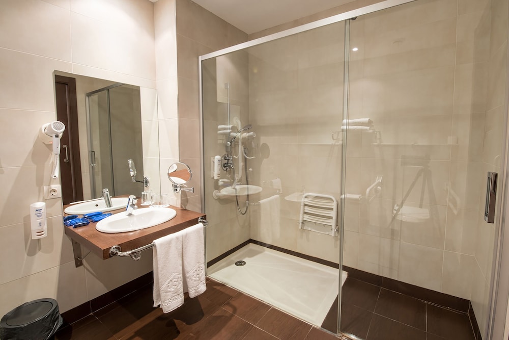Double Room, Accessible - Photo 3