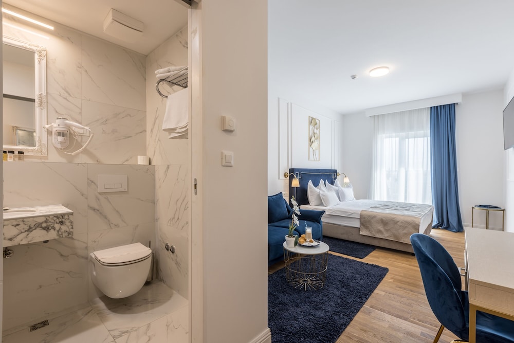 Junior Triple Room - Photo 1