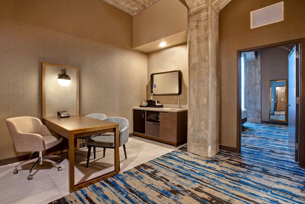 Embassy Suites By Hilton Rockford Riverfront, Photo 3