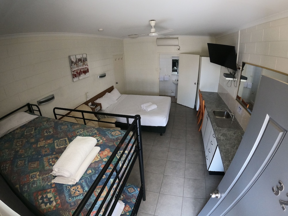 Family Room, Multiple Beds, Non Smoking photo 2