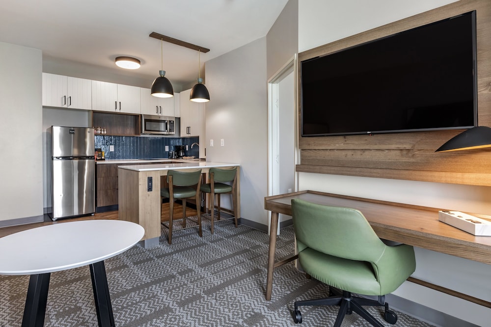 Suite, 1 Bedroom, Accessible, Kitchen (Communications) - Photo 2