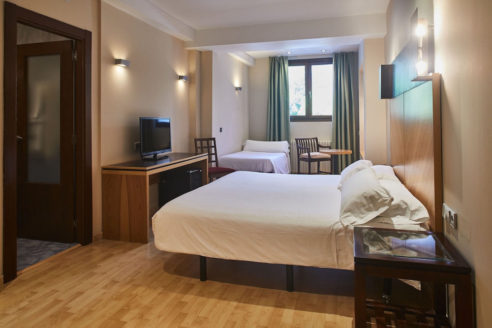 Triple Room - Photo 2