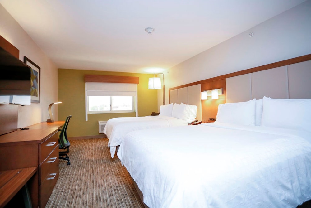 Room, 2 Queen Beds, Non Smoking - Photo 1