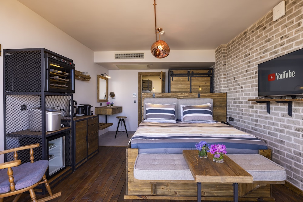 Deluxe Room, 1 King Bed, Non Smoking, Sea View