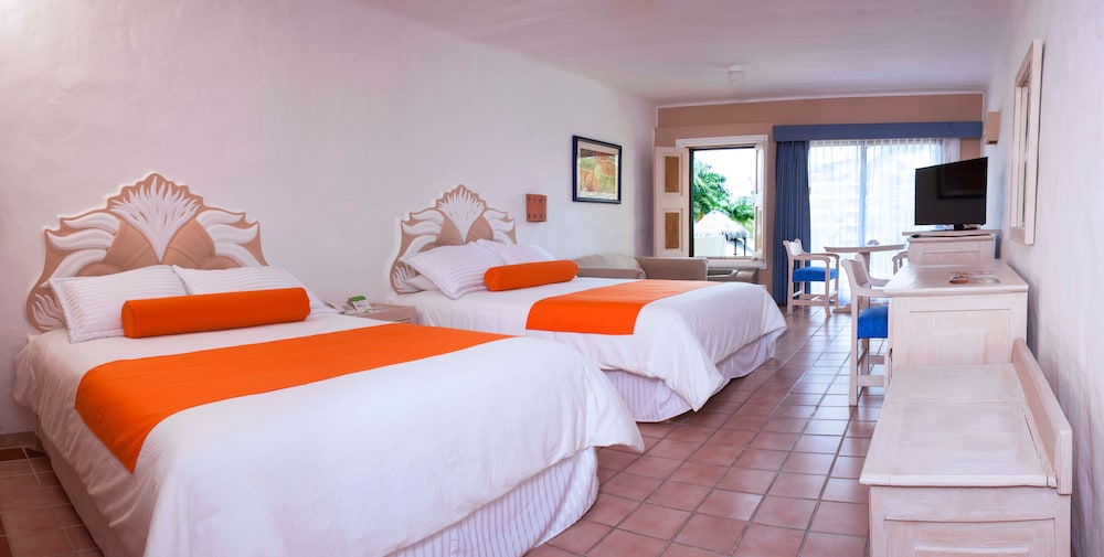 Deluxe Room, 2 Queen Beds - Photo 6