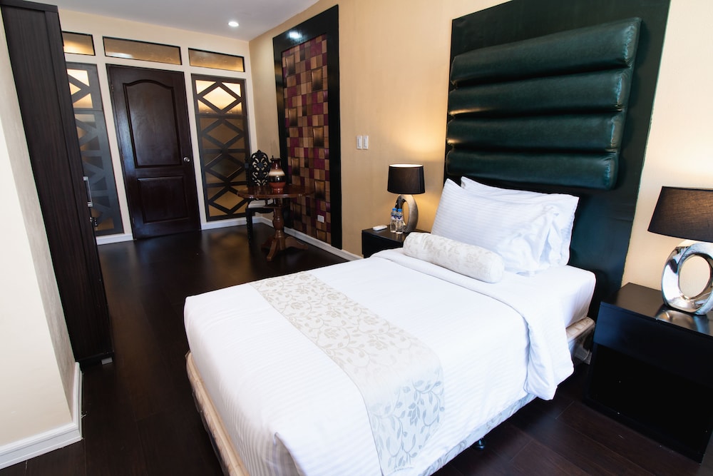 Sierra Suites
