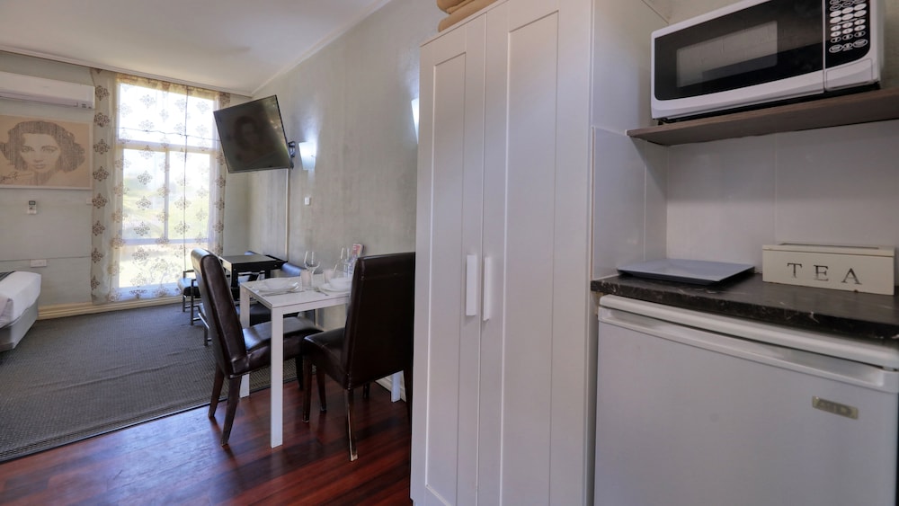 Standard Suite, 1 Bedroom, Non Smoking (Twin Room Double Plus Single (Sleeps 3)) photo 3