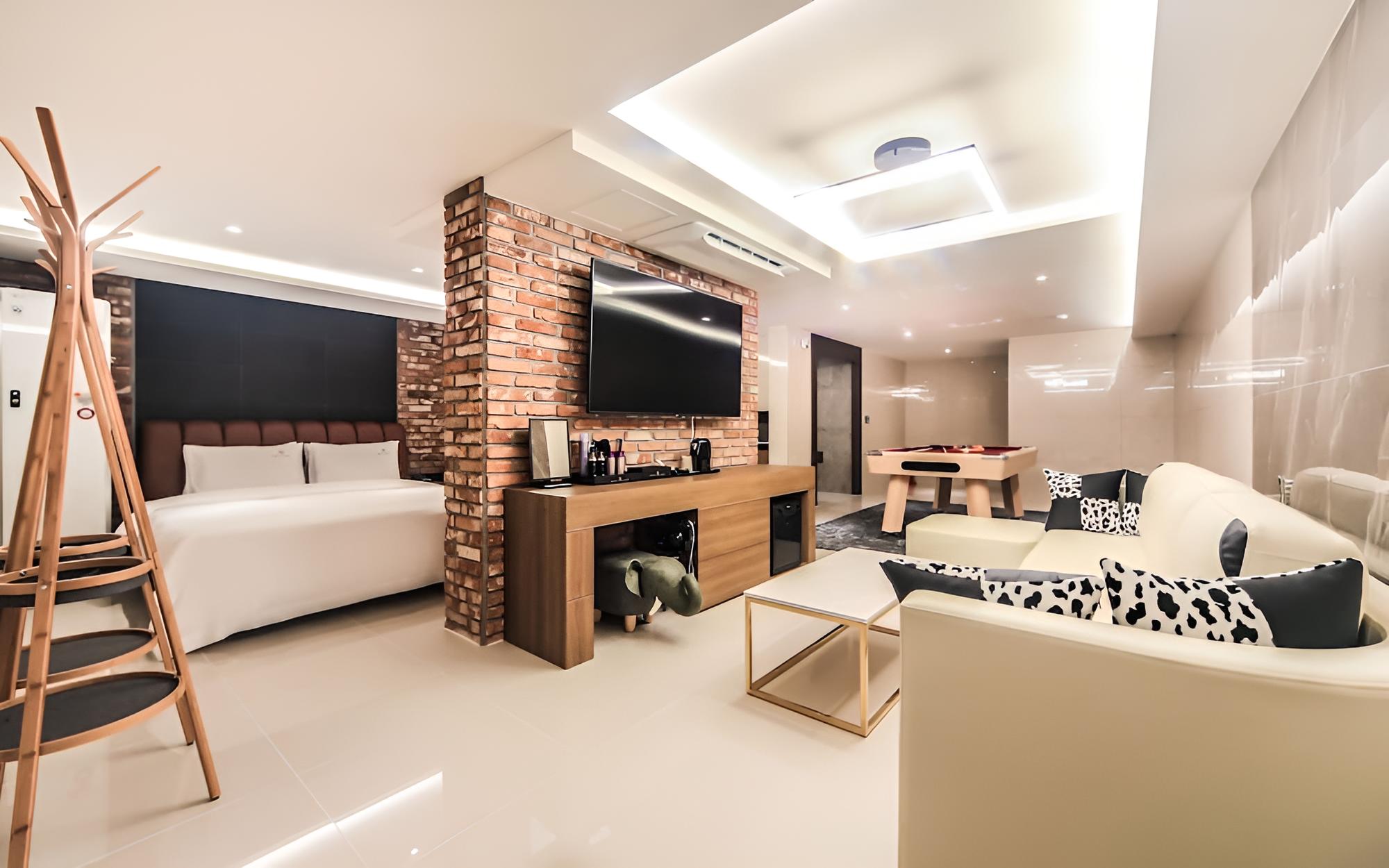 Room (Family Room (reservation directly wit) - Photo 14