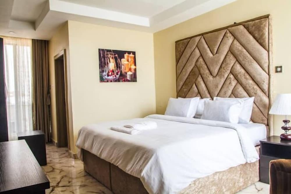 Comfort Room, Balcony, City View