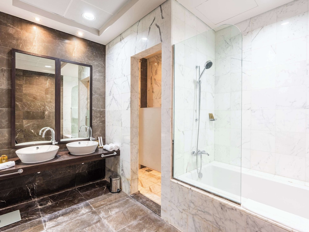 Suite, 4 Bedrooms
