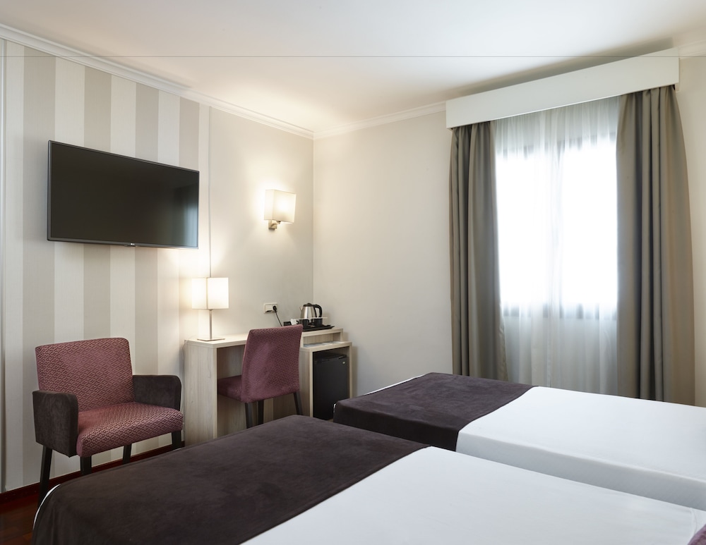 Standard Double Room - Photo 6