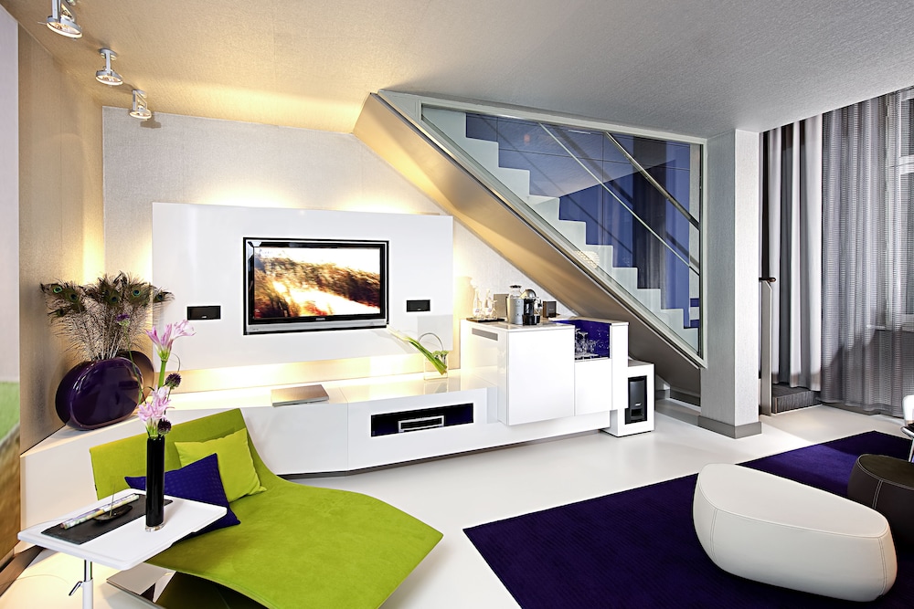 Suite, 1 King Bed (Prestige) thumbnail 5